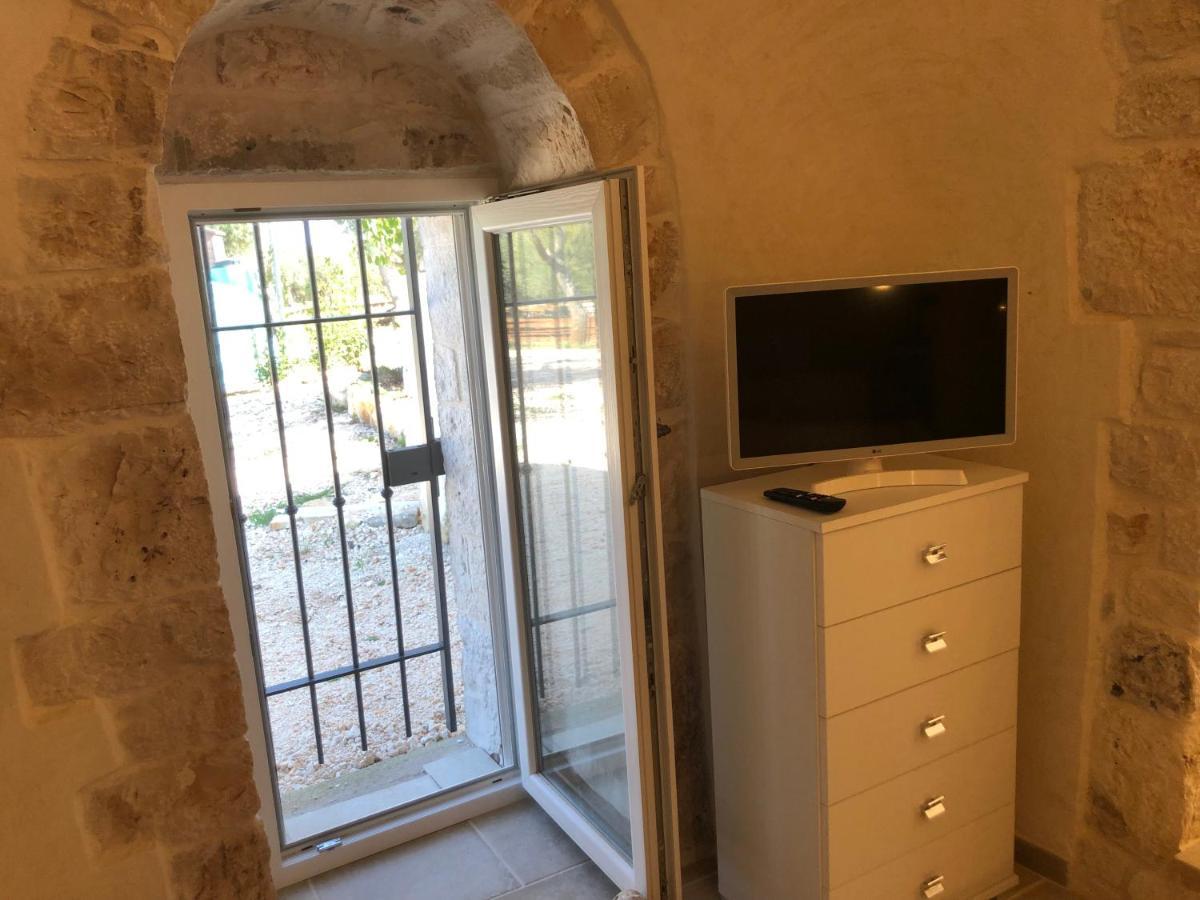 Trullo Dell' Edera Con Piscina Privata Apartment Alberobello Exterior photo